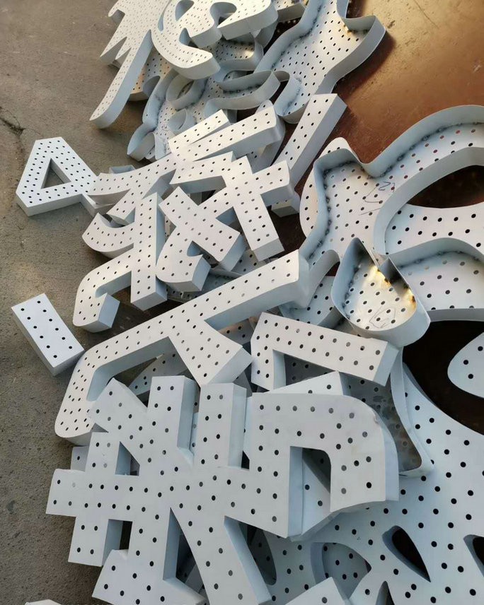 济南冲孔字